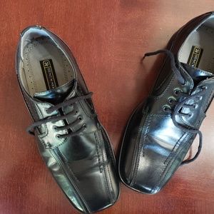 Boy's Stacey Adams black dress shoes 3.5